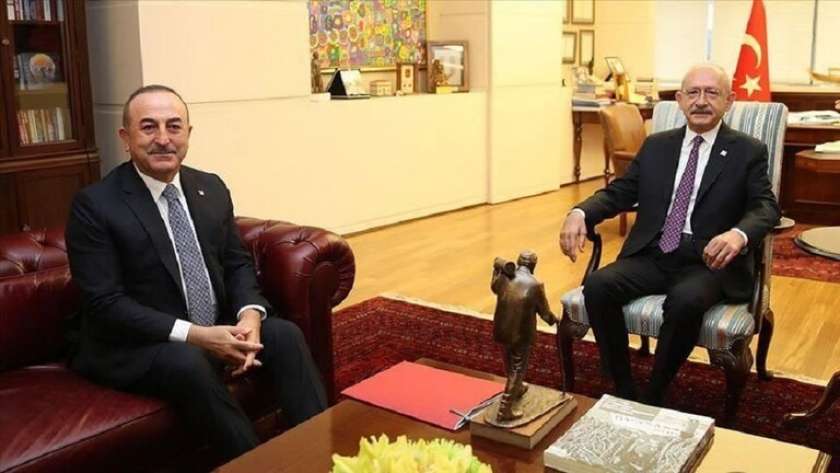 وزير الخاريجة التركي مع زعيم المعارضة