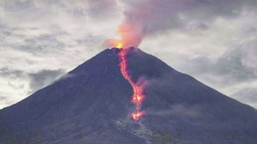 ثوران سابق لبركان سيميرو