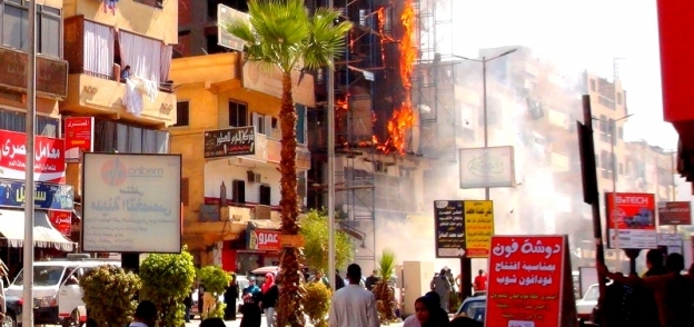 حريق بمبنى أعلى سوبر ماركت "أولاد رجب" في الأقصر