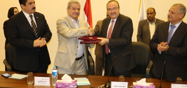 جانب من توقيع بروتوكول تعاون بين جامعة بني سويف والمحافظة