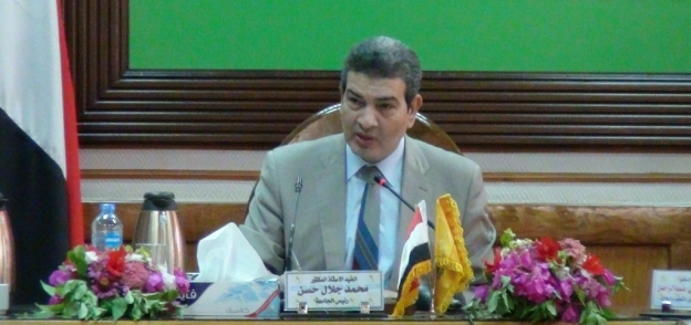 الدكتور محمد جلال حسن القائم بأعمال جامعة المنيا