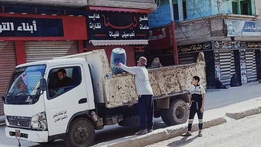 رفع تراكمات القمامة بشوارع كفر الشيخ