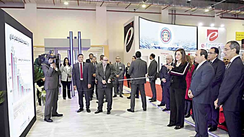 الرئيس عبد الفتاح السيسي اثناء افتتاح معرض القاهرة