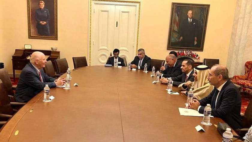 اجتماع  اللجنة الوزارية العربية الإسلامية مع السناتور بن كاردن