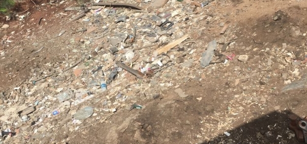 انتشار المخلفات والقمامة بمحطة رمسيس
