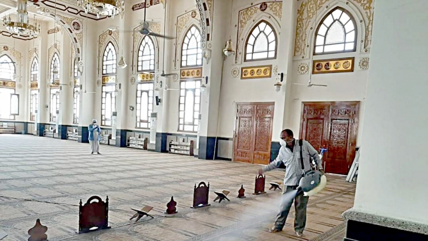 تطهير المساجد بالبحر الأحمر