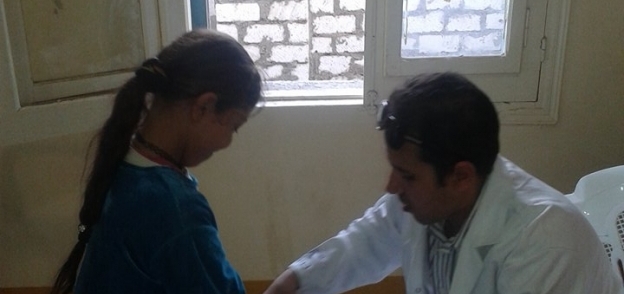 فحص طبي لـ401 تلميذ في حملة رعاية الموهوبين ببني سويف