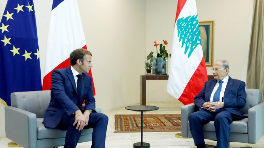 ماكرون خلال لقاء سابق بالرئيس اللبنانى