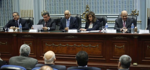 اجتماع لجنة الصناعة برئاسة الدكتور على عبد العال رئيس المجلس