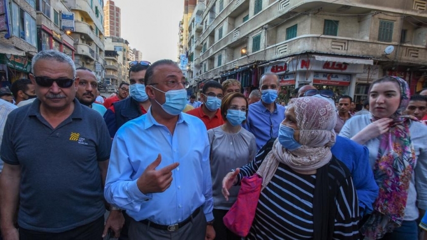 محافظ الإسكندرية في حملة على أسواق الإسكندرية