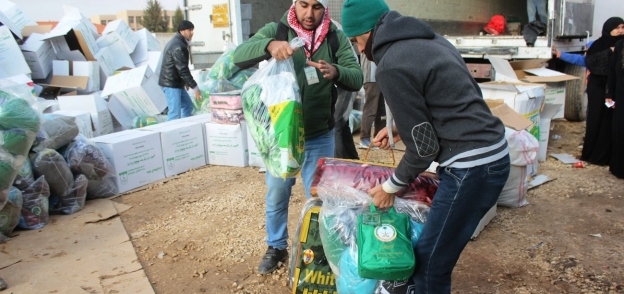 الحملة الوطنية السعودية توزع المساعدات الإغاثية على 517 أسرة سورية