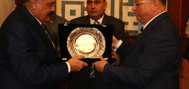محافظ القاهرة يكرم السكرتير العام