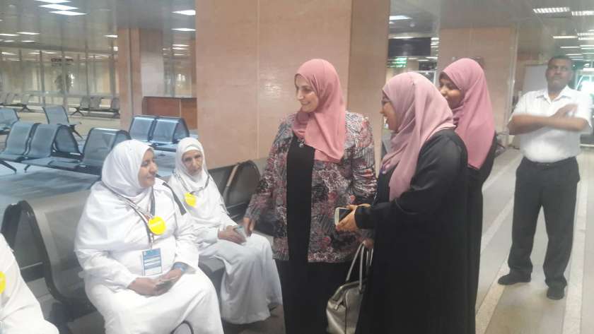 جولة أمين عام مساعد البحوث الإسلامية بمطار الأقصر