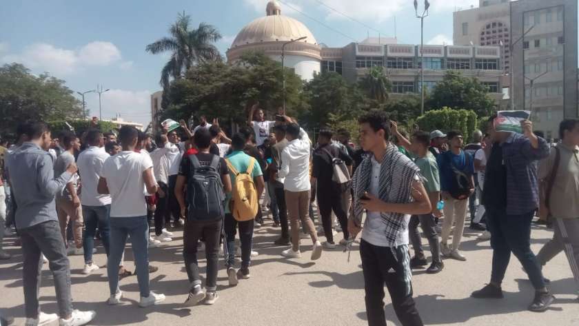 مظاهرة في جامعة الفيوم لدعم فلسطين