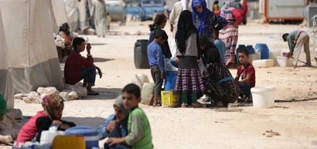 اللاجئون السوريون يواجهون ظروفاً صعبة داخل مخيمات الإيواء