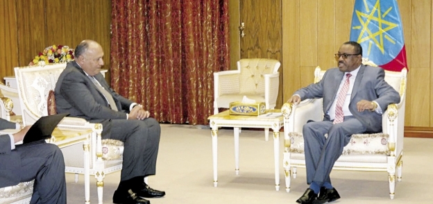 وزير الخارجية أثناء لقائه رئيس الوزراء الإثيوبى