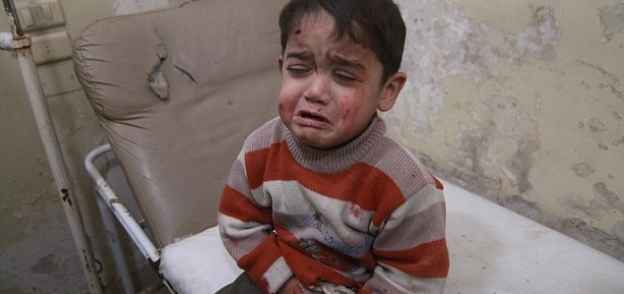 إنقاذ طفل  من تحت الانقاد بسوريا