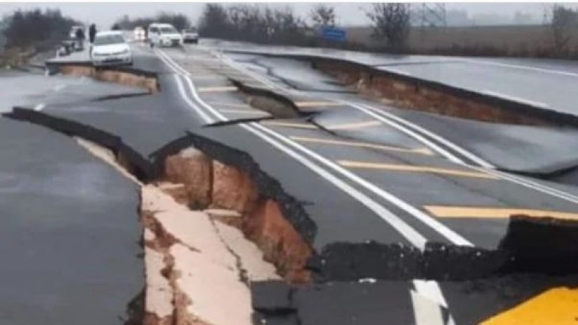 تدمير طريق الريحانية بولاية أنطاكيا جراء زلزال تركيا