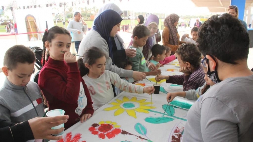 فى لمسة طيبة .. أطفال مدينتي يرسمون جدارية في حب مصر بمشاركة ذوى الهمم