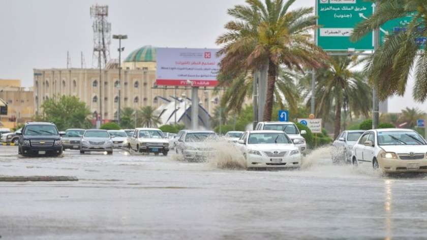 أمطار رعدية بالمملكة العربية السعودية