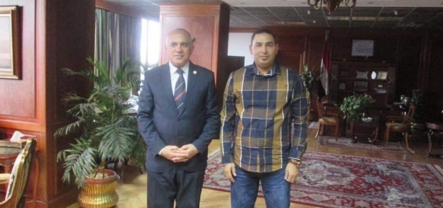 عمر مع وزير الري المصري