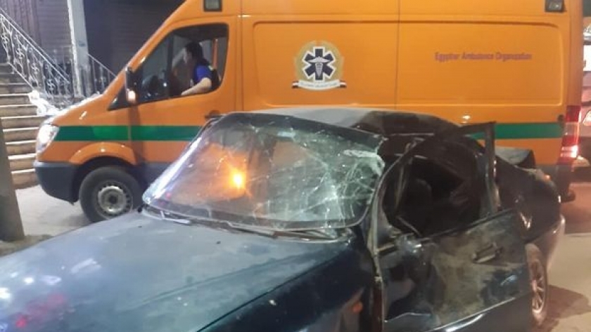 حادث تصادم سيارة ملاكي وأجرة على طريق القاهرة/ الفيوم