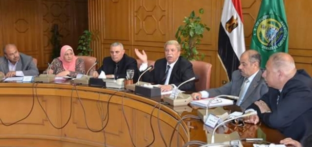 " إجتماع اللجنة العليا للمخابز " محافظ الإسماعيلية يناقش موقف المخابز البلدية من المجمعات المشاركين بها .