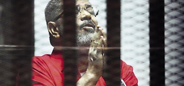 «مرسى» بـ«بدلة الإعدام» فى جلسة سابقة