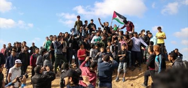 آلاف الفلسطينيين يتظاهرون في ذكرى يوم الأرض للتنديد بالاحتلال الصهيوني