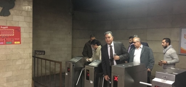 وزير النقل يتفقد محطات مترو الأنفاق