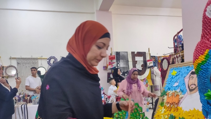 افتتاح معرض المنتجات البدوية في سباق الهجن بالعريش
