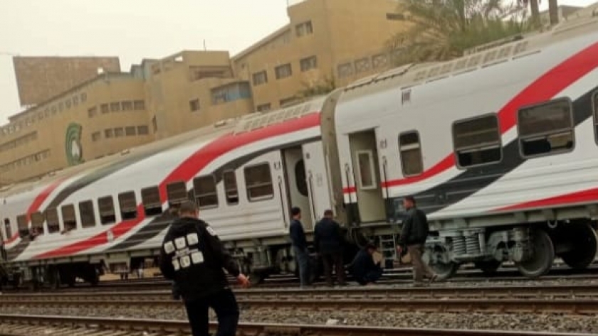 توقف الحركة بعد تصاعد أدخنة من قطار الإسكندرية
