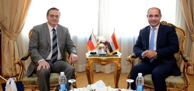 يونس المصري خلال اجتماعة مع سفير دولة التتشيك