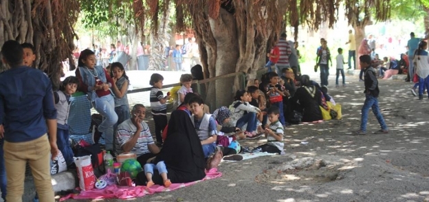 حدائق الإسكندرية كاملة العدد في ثاني أيام العيد