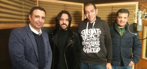 بهاء سلطان مع فريق عمل الأغنية