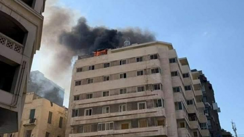 السيطرة حريق بأحد الفنادق بوسط الإسكندرية