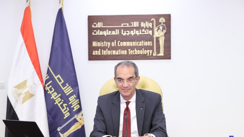 د. عمرو طلعت وزير الاتصالات