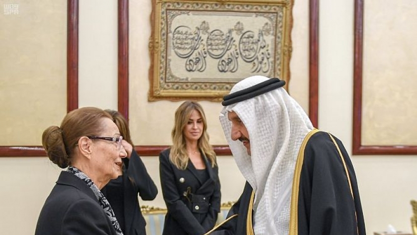 منصور بن متعب ينقل تعازي القيادة السعودية لأسرة الرئيس الأسبق لمصر