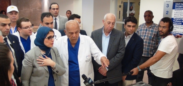 وزيرة الصحة لمجدي يعقوب: "أتمنى أشتغل معاك يا دكتور"