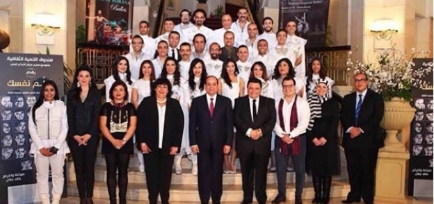 الرئيس عبدالفتاح السيسي  مع فريق "سلم نفسك"
