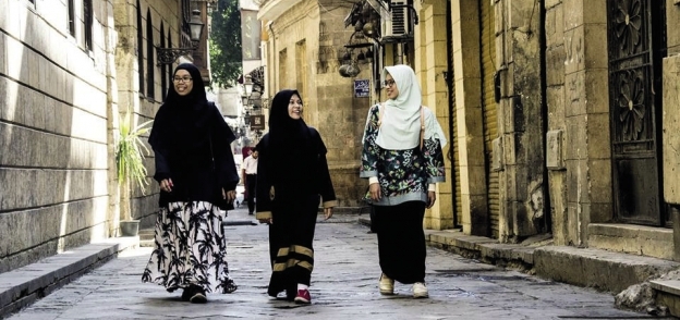 فتيات غير مصريات يدرسن بالقاهرة