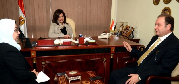 وزيرة الهجرة مع رئيس الريف المصري
