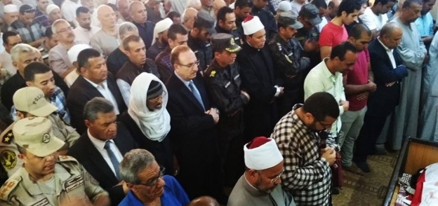 تشييع جثمان الشهيد مصطفى حمدون في جنازة عسكرية بمسقط رأسه ببني سويف