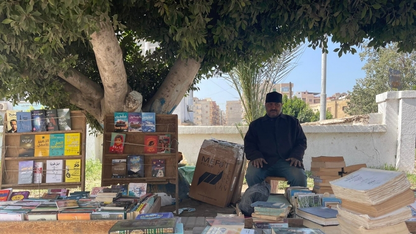 عم خالد بياع كتب في كفر الشيخ