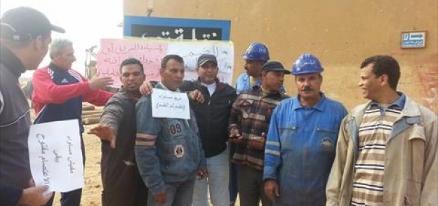 استمرار اعتصام عمال 7 شركات تابعة لهيئة قناة السويس