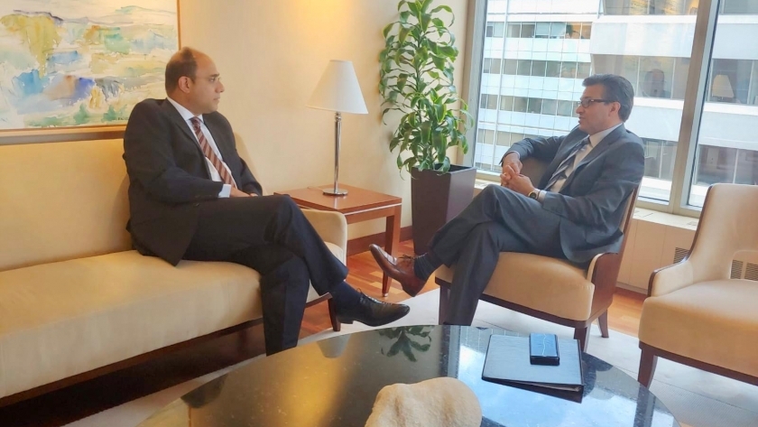 السفير أحمد أبوزيد مع رئيس مجلس الأعمال الكندي