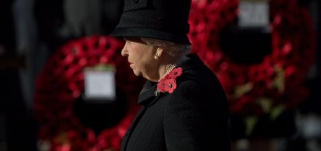 بالصور| الملكة إليزابيث تقود مراسم تكريم ضحايا الحرب العالمية الأولى