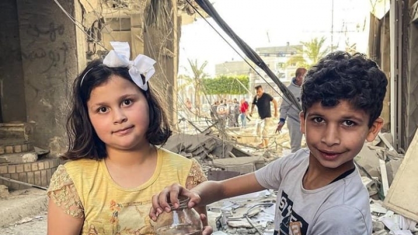 طفل وطفلة في قطاع غزة الفلسطيني