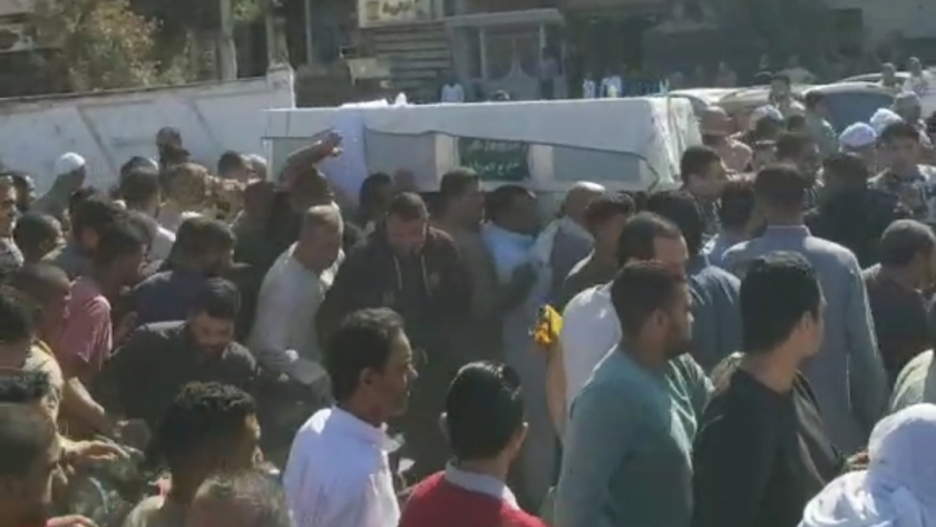 الآلاف يشيعون جنازة الشيخ «سلامة الريدي» أشهر المبتهلين في بني سويف