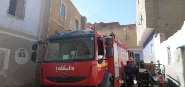 السيطرة علي حريق بمنزل بأحد الأحياء القديمة بمدينة الخارجة قبل امتداده للمنازل المجاورة